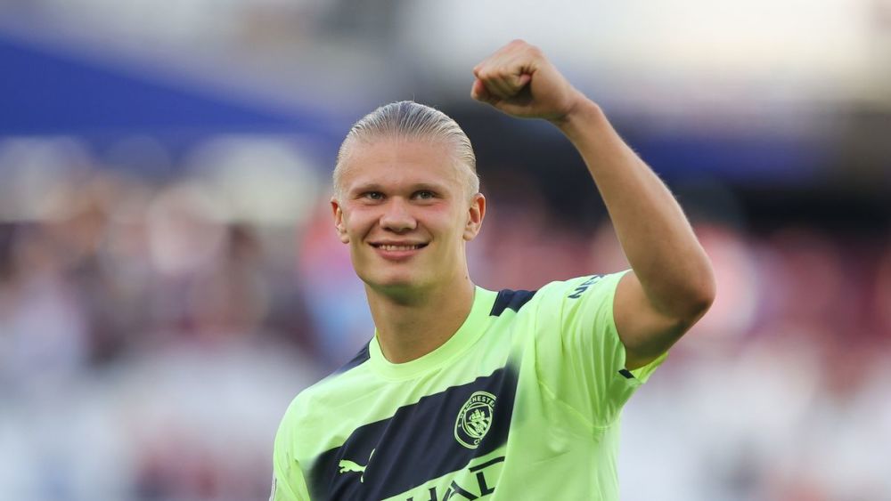 柔佛魔鬼主场绞杀残阵海港 中超冠军恐提前出局（柔佛主场强势压制残阵海港，中超冠军或提前遭淘汰）