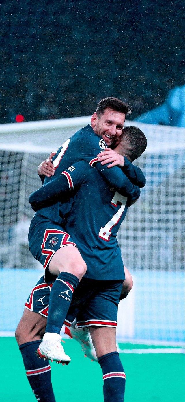 斯帕莱蒂：库普梅纳斯在全队防守最积极；部分球员在适应强度（斯帕莱蒂：库普梅纳斯防守投入全队最突出，部分球员仍在适应比赛强度）