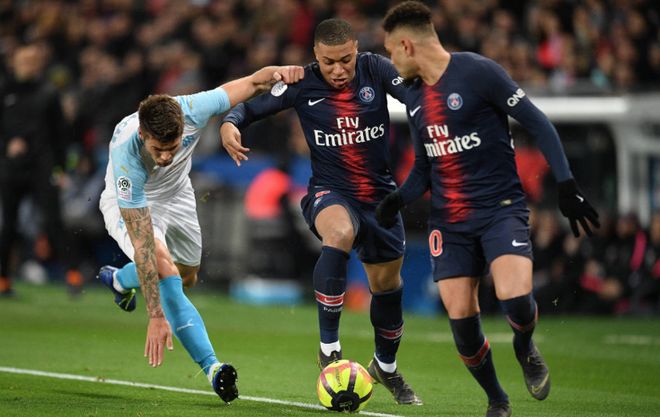 李新翔：武磊是我的榜样，能和自己的偶像一起踢球感觉很奇妙（李新翔称武磊为榜样：与偶像同场竞技倍感奇妙）