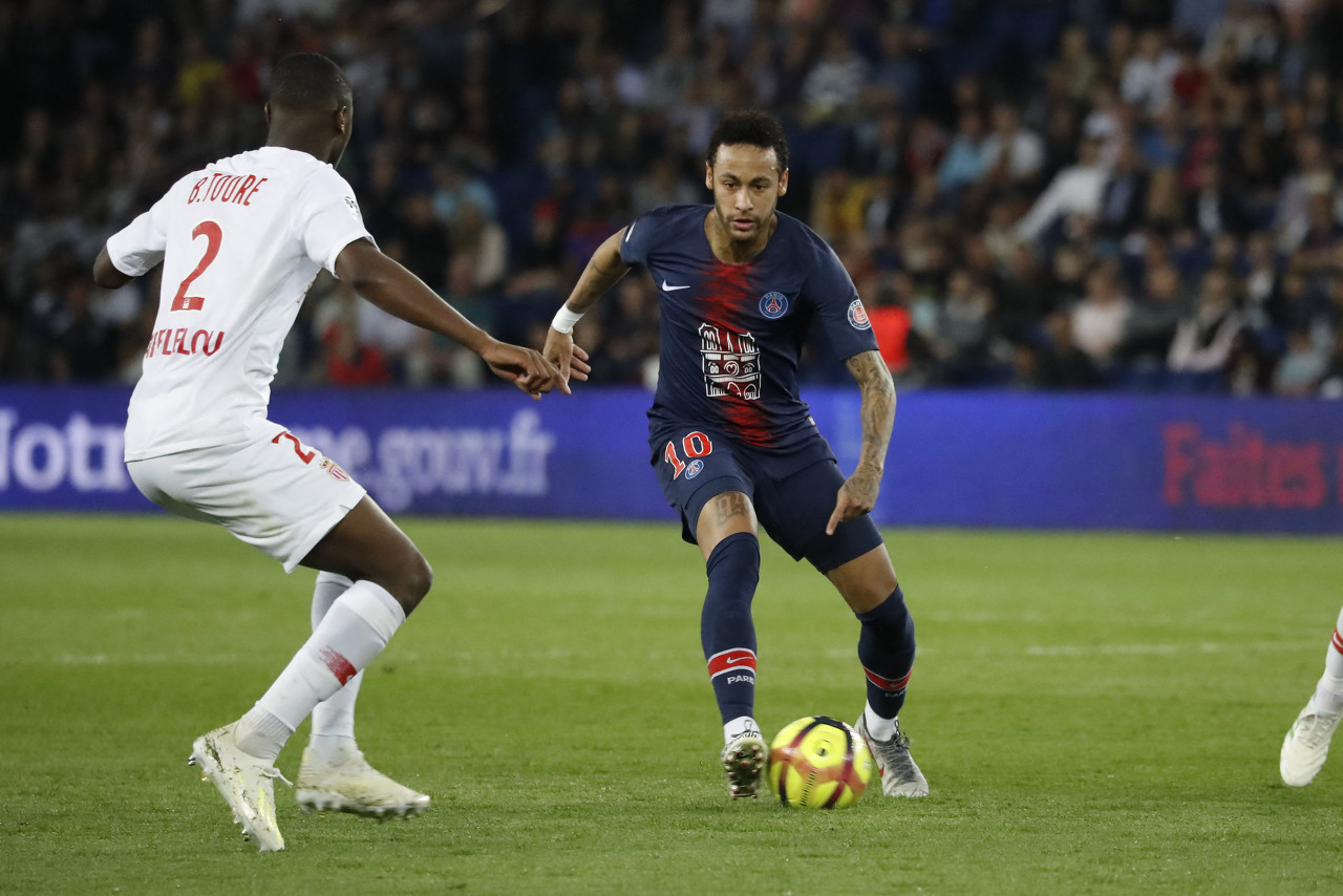 斯基拉：那不勒斯计划通过冬窗买中场，目前看上梅努等5人（斯基拉：那不勒斯冬窗补强中场，锁定梅努在内的5名目标）