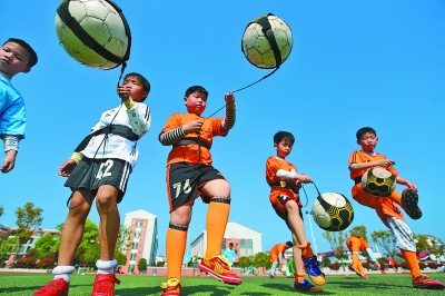 成都混合团体世界杯！随着王楚钦2-0获胜，国乒大比分8-0战胜韩国（成都混合团体世界杯：王楚钦2-0告捷，国乒以8-0横扫韩国）
