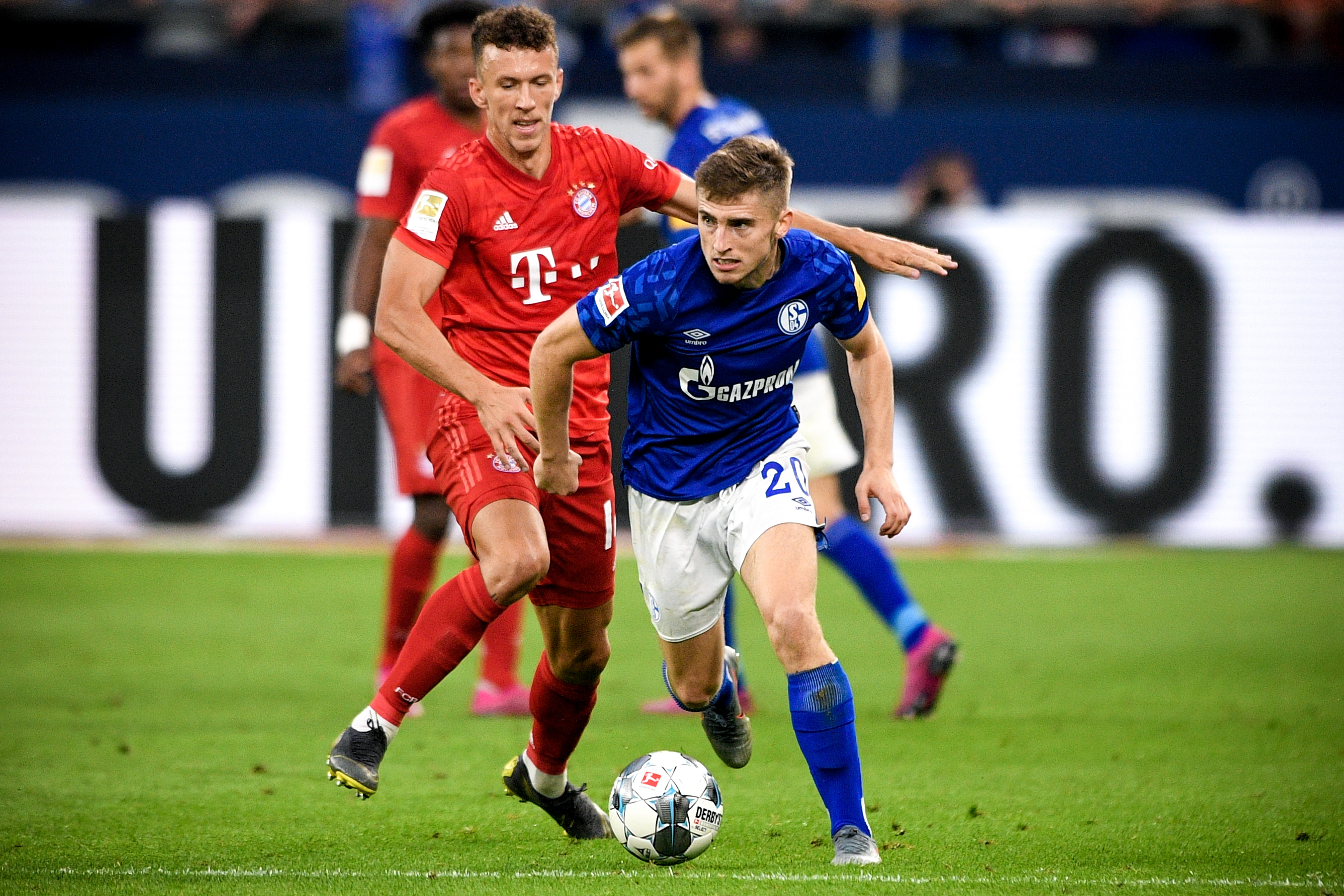 CBA俱乐部杯，山东男篮半场55-50领先青岛男篮，山东队半场打出12人轮换（CBA俱乐部杯：山东男篮半场55-50暂领先青岛，祭出12人轮换）