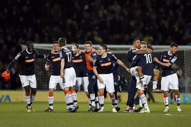 马斯坦托诺受伤后，皇马陷入困局。 ​（马斯坦托诺伤退，皇马陷入困境）